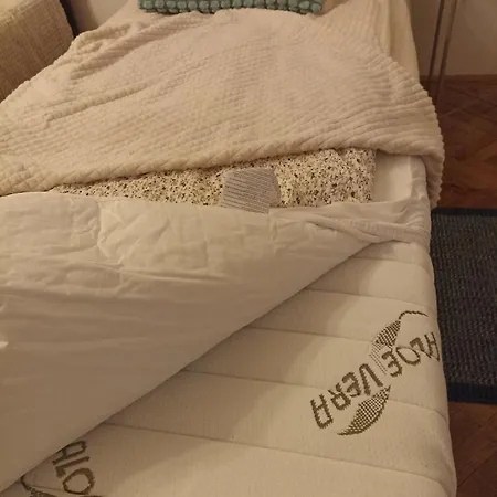 Artist's Quarter, Margit At The Danube Apartman *